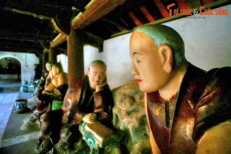 Ngày nay, chùa còn lưu giữ khoảng 100 tượng thờ các loại, trong đó có nhiều tác phẩm mẫu mực của nền điêu khắc cổ Việt Nam.