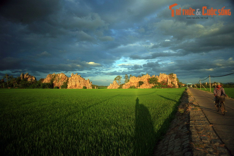 3. Bên cạnh Gành Đá Đĩa và Gành Đèn, Phú Yên còn một gành đá khác không kém phần hấp dẫn. Đó là gành đá Hòa Thắng ở xã Hòa Thắng, huyện Phú Hòa.