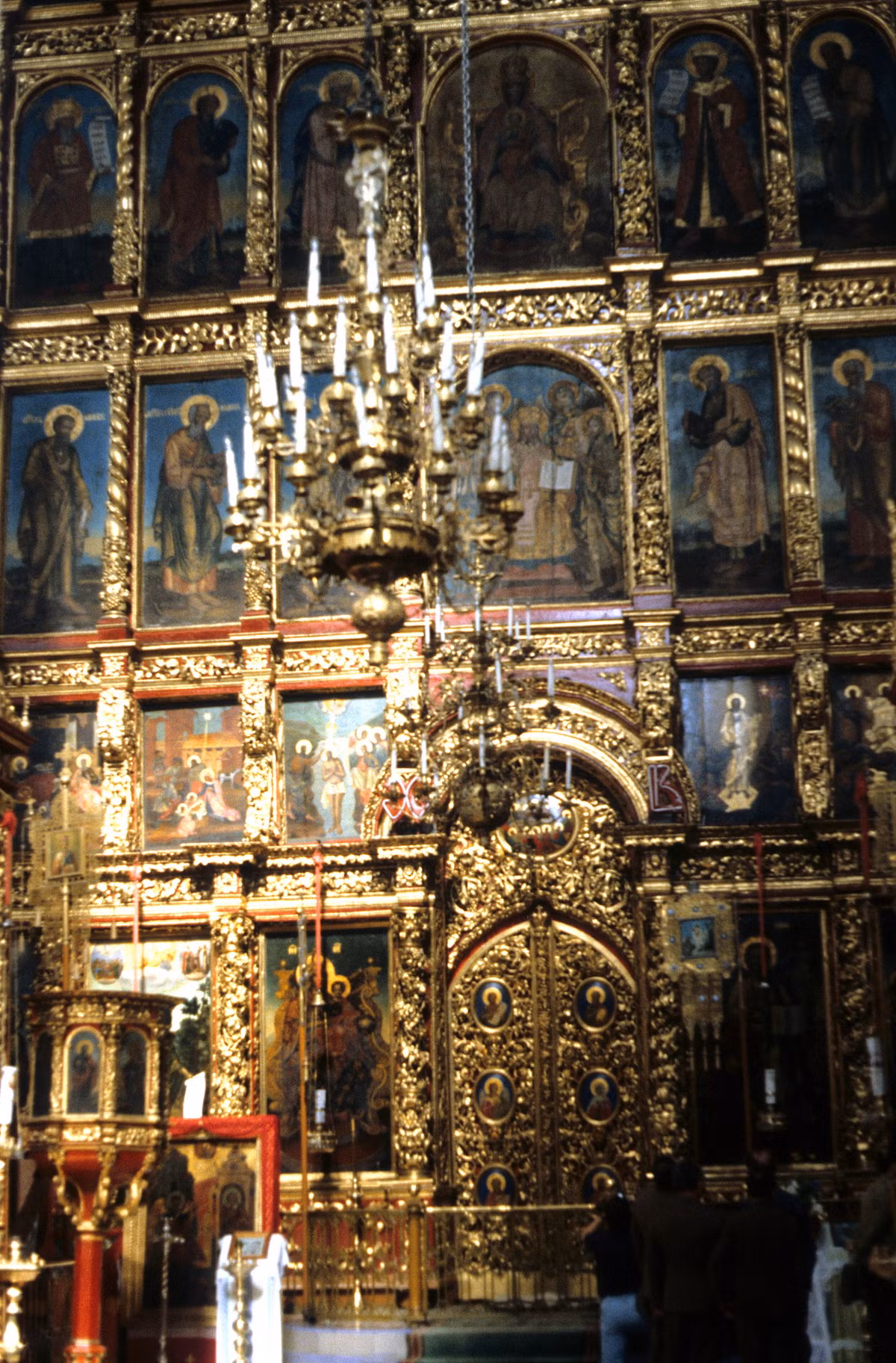 Nội thất của nhà thờ Chính tòa Tam vị nhất thể.