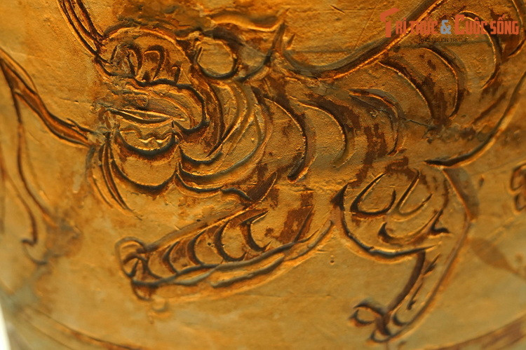 Nếu sự suy diễn trên là đúng, có thể hình dung con hổ đang đuối theo ngựa chính là biểu tượng cho sức mạnh và tư thế chiến thắng của quân dân Đại Việt.