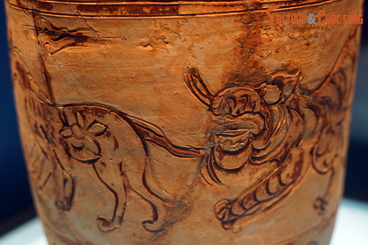 Đó hẳn phải là một trận đánh lớn và quan trọng thì mới được nghệ nhân dân gian khắc ghi vào tác phẩm của mình. Và nhắc đến các cuộc chiến lớn thời Trần, người ta sẽ nghĩ ngay đến ba cuộc kháng chiến chống Nguyên - Mông.