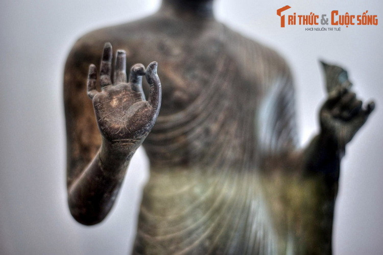 Theo các nhà nghiên cứu, tượng Phật Đồng Dương mang dấu ấn phong cách nghệ thuật Amaravati (tên một trung tâm nghệ thuật Phật giáo miền Nam Ấn Độ), mang đậm tính bản địa người Dravidian, được đánh giá là khuôn mẫu cho điêu khắc ở Sri Lanka và vùng Đông Nam Á.