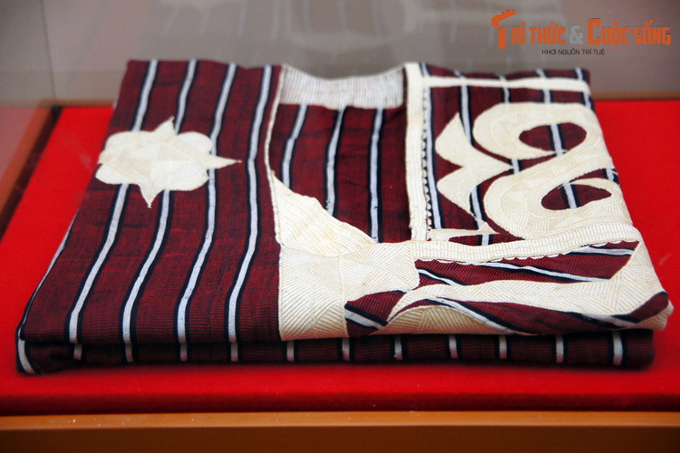 Áo truyền thống, Tổng thống Cộng hòa Mali Modibo Keïta tặng Chủ tịch Hồ Chí Minh, 5/1964.