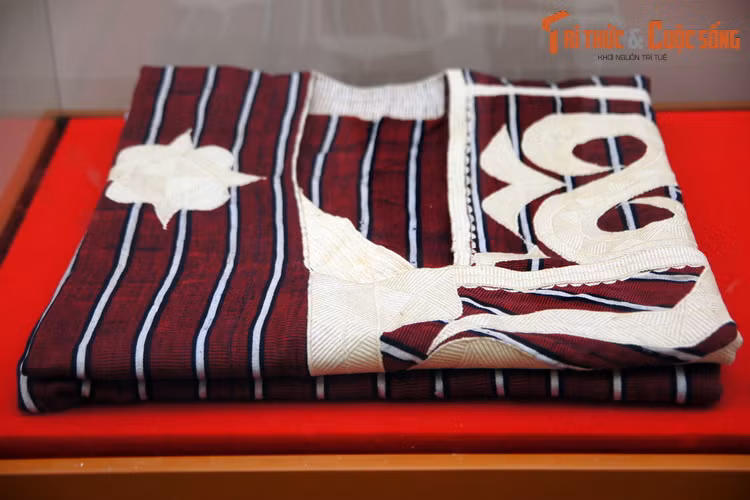 Áo truyền thống, Tổng thống Cộng hòa Mali Modibo Keïta tặng Chủ tịch Hồ Chí Minh, 5/1964.