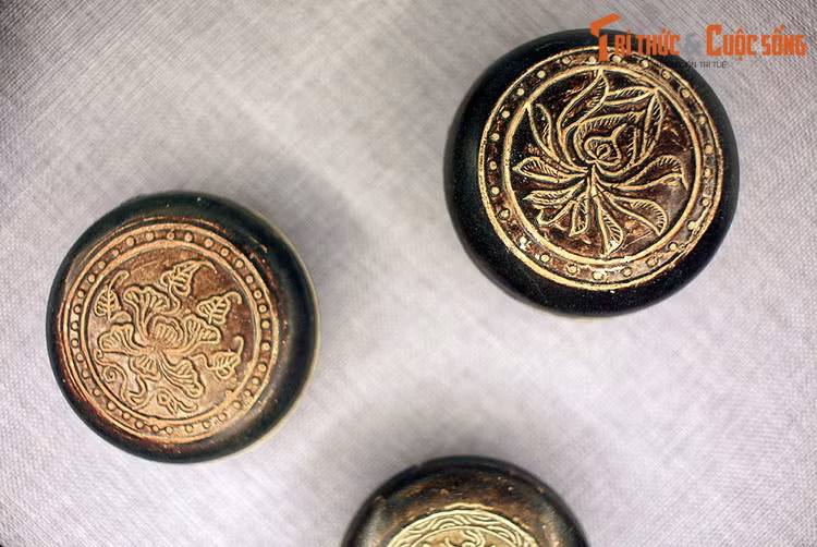 Hộp gốm men nâu đen, thế kỷ 15. Hiện vật tàu cổ Bình Châu, Quảng Ngãi.