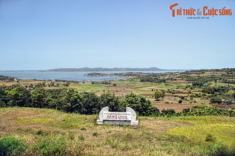 Sau này người dân địa phương mượn tên chim Ô thước của nàng Loan ghép chung với tên nàng, gọi tắt là Ô Loan để đặt tên cho đầm... (Bài có sử dụng tư liệu của Báo Phú Yên).