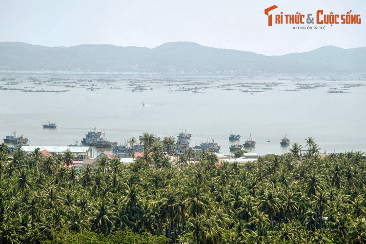 Giai thoại này có được nhắc đến trong sách Địa danh Phú Yên của tác giả Nguyễn Đình Chúc. Theo đó, trong một lần được nhà Đường cử đi dẹp loạn ở nước Nam Chiếu, Cao Biền đã cưỡi diều bay tới vùng đất mà ngày nay là Phú Yên.