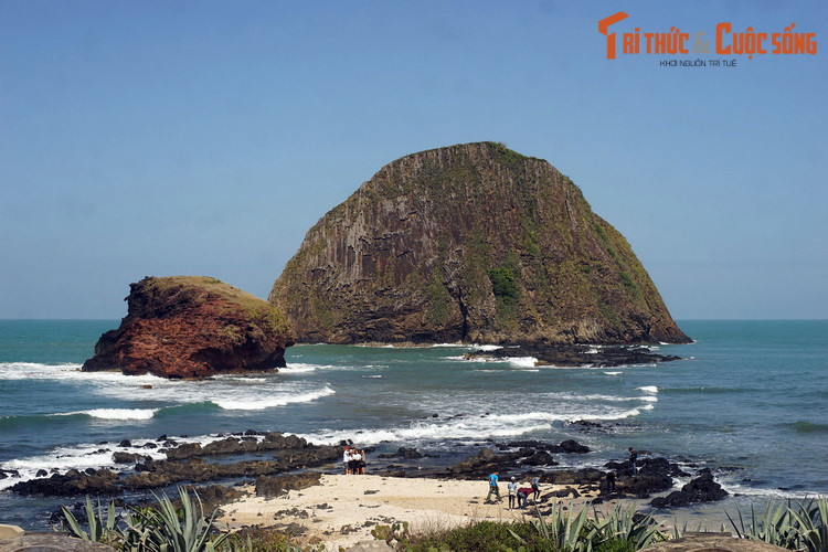 Với những giá trị đặc sắc về địa chất và cảnh quan, Hòn Yến đã được công nhận là danh lam thắng cảnh cấp quốc gia của Việt Nam vào năm 2018.