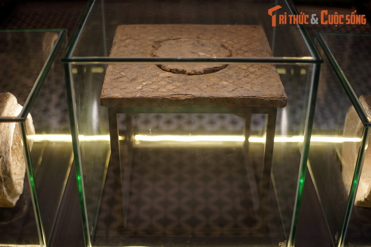 “...Bước chân vào ‘Không gian ký ức số 22 Hàng Buồm’ mọi người có thể thấy sự kỳ diệu của những lớp thời gian. Các nghệ sĩ đã nhặt nhạnh, đã chắp nối những mảnh vụn của lịch sử để nó lấp lánh một vẻ đẹp tưởng như tình cờ mà đầy ngụ ý, dung dị mà sâu lắng”.