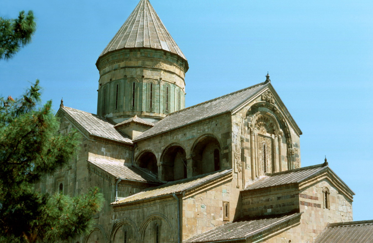 Nhà thờ chính tòa Sveti Tskhoveli ở Mtskheta, có từ thế kỷ 14.
