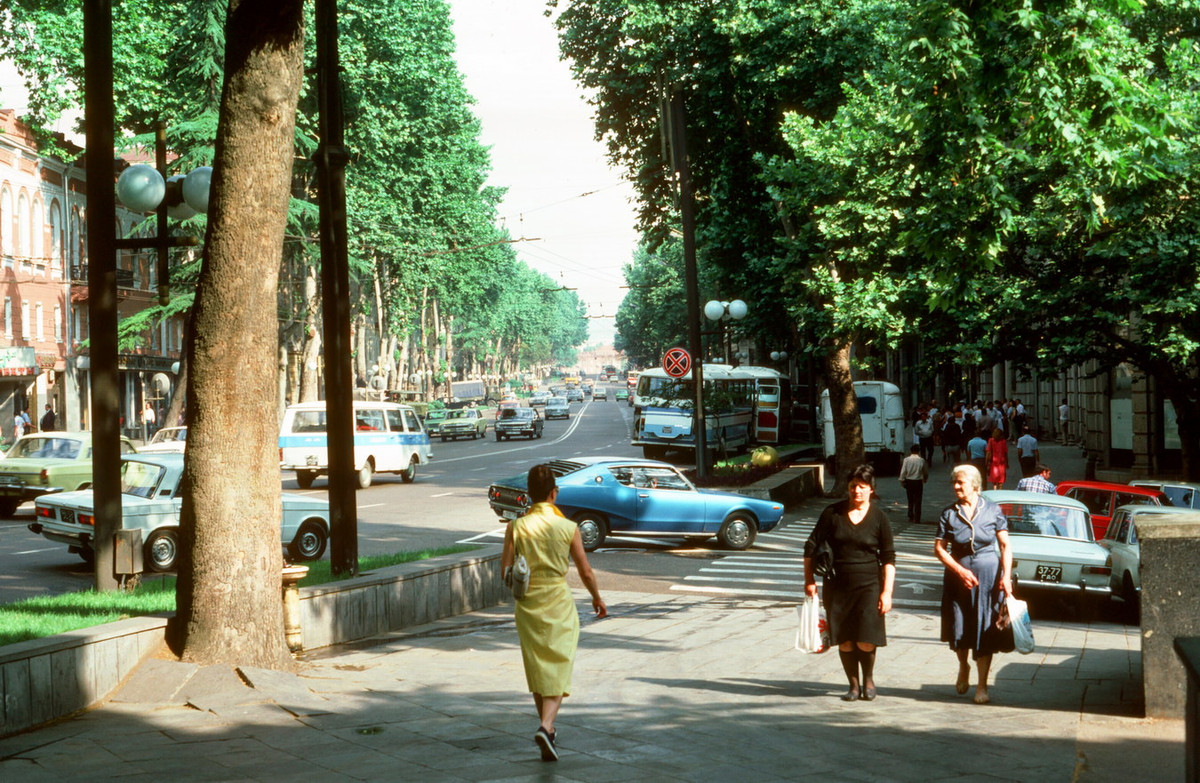 Đường phố ở trung tâm thành phố Tbilisi.