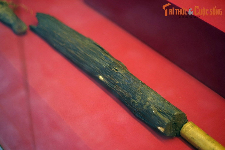 Thanh gỗ dùng làm khung hầm tại Sở Chỉ huy Mường Phăng.