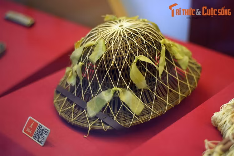 Mũ nan của chiến sĩ Trần Can, Trung đoàn 209, Đại đoàn 312, sử dụng chiến đấu ở cứ điểm Him Lam, điểm cao 501, đồi C1 từ ngày 13/3/1954.