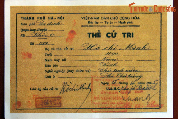 Thẻ cử tri của Chủ tịch Hồ Chí Minh trong cuộc bầu cử Đại biểu Quốc hội và Hội đồng Nhân dân các cấp năm 1965.