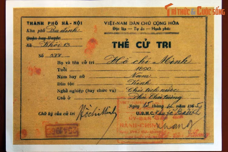 Thẻ cử tri của Chủ tịch Hồ Chí Minh trong cuộc bầu cử Đại biểu Quốc hội và Hội đồng Nhân dân các cấp năm 1965.