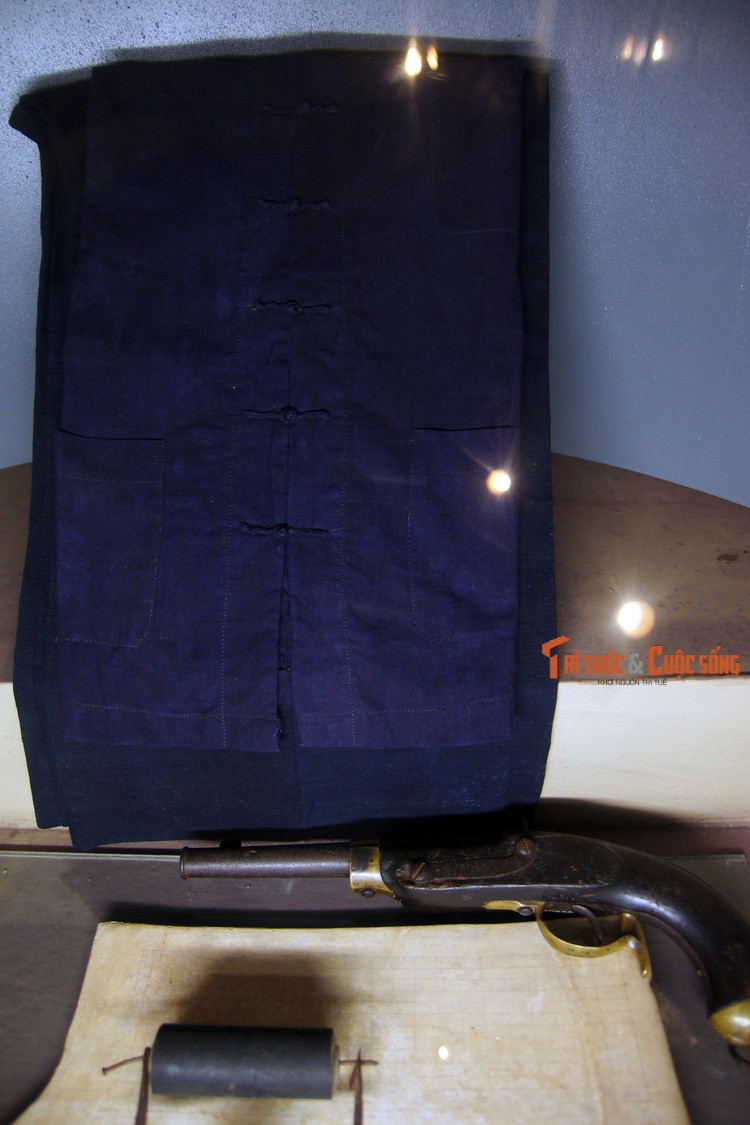 Bộ quần áo dân tộc Nùng, đồng chí Nguyễn Ái Quốc dùng trong thời kỳ ở Pác Bó, 1941.