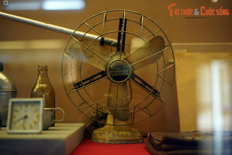 Chiếc quạt điện hiệu Marelli nổi tiếng của Italia, chiến sĩ Tiểu đoàn 166 thu được tại hầm chỉ huy quân Pháp ở Điện Biên Phủ.