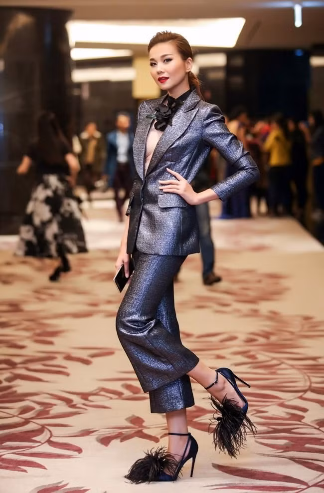 Thanh Hằng cũng đẹp ngất ngây và tinh tế mặc dù diện vest mà không mặc bra. Ảnh: afamily.