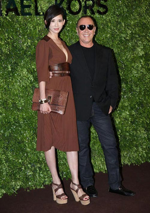 Lâm Chí Linh mất điểm khi lộ “vùng cánh” đẫm mồ hôi. Ảnh: vietgiaitri.