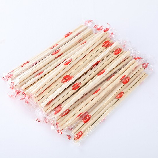 Bên cạnh đó, một số loại đũa dùng một lần còn bị tẩy trắng bằng hydrogen peroxide - một loại chất có tính ăn mòn cao và dễ dàng ăn mòn miệng, thực quản, thậm chí cả dạ dày. Ảnh: tikicdn.