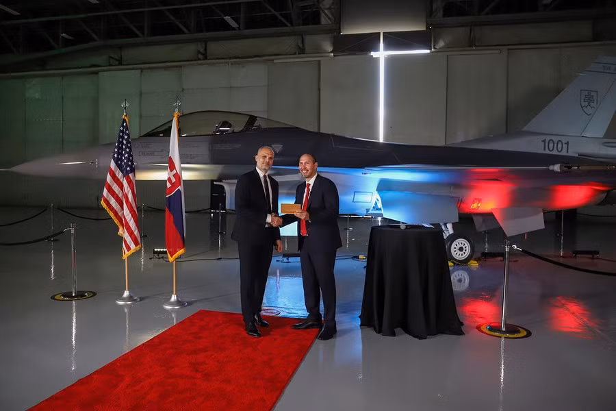 Việc khung máy bay không có khả năng cắt luồng không khí một cách hiệu quả ở dải tốc độ lớn góp phần tạo ra lực cản tổng thể mà máy bay phải trải qua.