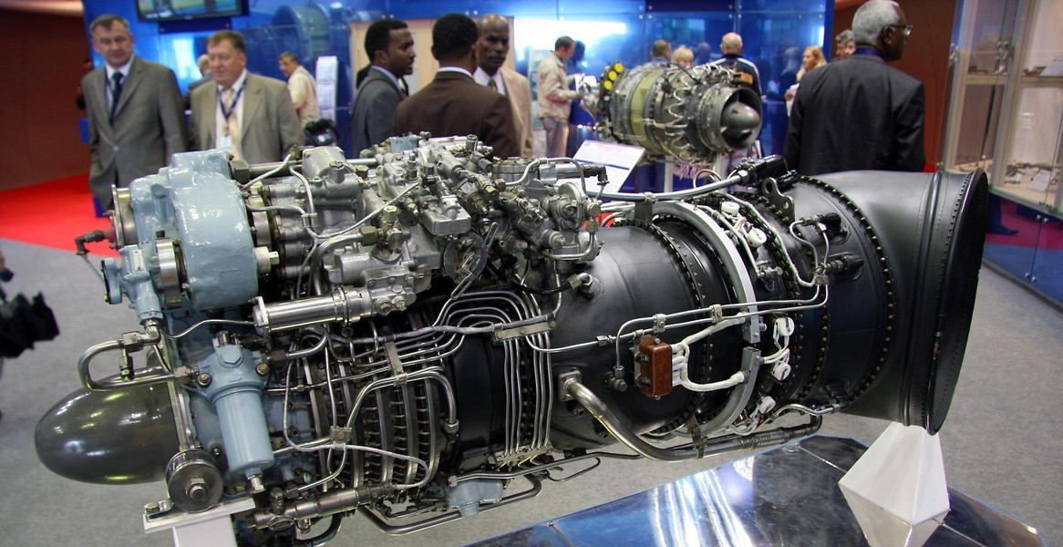 Mi-8/17 được trang động cơ Klimov TV3-117T công suất 1.874 mã lực, cho tốc độ bay tối đa 260km/h.