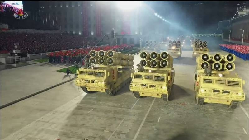 Trong các cuộc thử nghiệm, tên lửa được phóng từ KN-25 di chuyển được quãng đường 380km, trần bay 97km. Đây là con số ấn tượng so với tầm bắn 300km của HIMARS. Ngoài ra, dù được gọi là pháo phản lực phóng loạt nhưng rất dễ nhận thấy kích thước của tên lửa sử dụng trên KN-25 tiệm cận với tên lửa đạn đạo chiến thuật tầm gần. Về hệ thống dẫn đường, KN-25 sử dụng UAV hoặc vệ tinh Bắc Đẩu của Trung Quốc