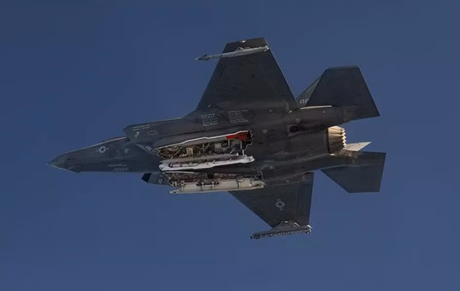 Không giống như "đối tác" của nó - F-22 Raptor - vốn được thiết kế đặc biệt để chiến đấu không đối không, F-35A được hình thành với ý định tấn công hạt nhân chiến thuật ngay từ đầu.