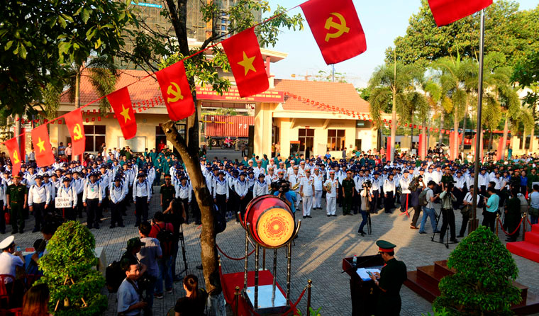 Sáng 7/3, cùng với nhiều địa phương ở TP HCM, tại điểm giao nhận quân (quận 2), TP HCM đã tổ chức lễ tiễn 343 thanh niên trúng tuyển nghĩa vụ quân sự 2018 lên đường nhập ngũ.