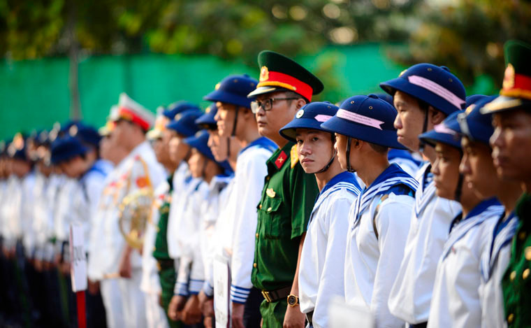 Bí thư Nguyễn Thiện Nhân bày tỏ sự vui mừng và xúc động khi dự lễ giao quân hôm nay. Theo Bí thư Thành ủy TP HCM, thời gian trong quân ngũ là thời gian đáng tự hào nhất vì được rèn luyện, thử thách và được cống hiến.