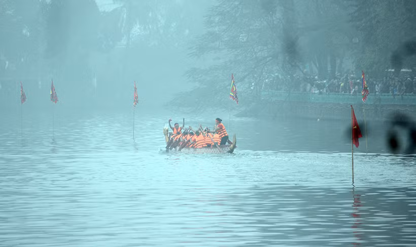 Trả lời báo chí, ông Tô Văn Động - Giám đốc Sở VH-TT&amp;DL Hà Nội cho biết, đây là lần đầu tiên TP Hà Nội tổ chức đua thuyền trên hồ Tây. Việc tổ chức lễ hội lần này là một trong những hoạt động cụ thể hóa chủ trương đưa hồ Tây thành điểm đến hấp dẫn của Hà Nội. Nếu thí điểm thành công, sẽ duy trì và có thể mở rộng mời các đội trong khu vực ASEAN.