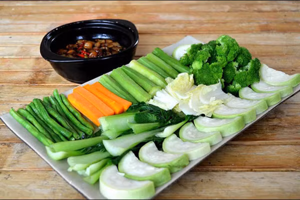 Khi áp dụng phương pháp giảm cân bằng gạo lứt này, bạn nên ăn tối trước 8 giờ - Ảnh: Internet