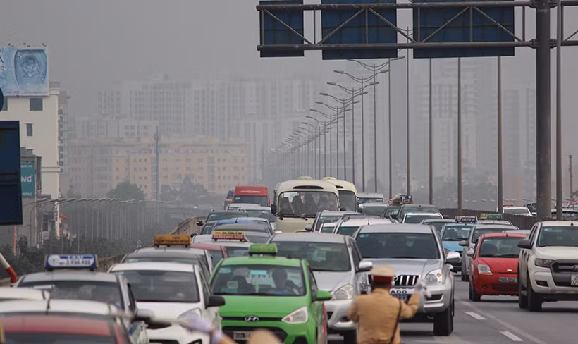 Trong khi đó, trên đường Vành đai 3 trên cao thường xuyên xảy ra ùn tắc ngày mùng 5 Tết.