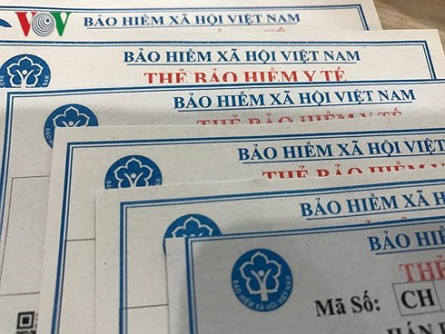 Nhiều người dân còn chưa hiểu rõ nội dung ghi trên thẻ BHYT mới.