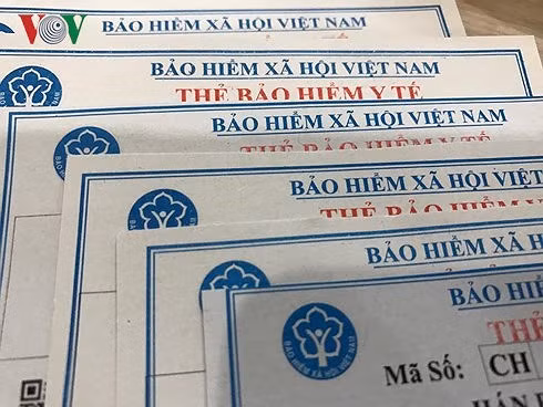 Nhiều người dân còn chưa hiểu rõ nội dung ghi trên thẻ BHYT mới.