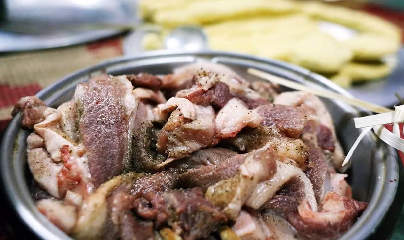 Nguyên liệu gói bánh chưng truyền thống: Gạo nếp, đỗ xanh, đậu phụ, thịt lợn…