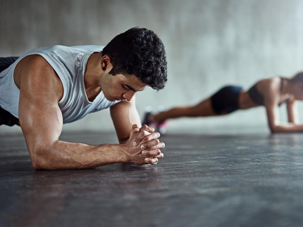 Bên cạnh đó, chuyên gia còn nhấn mạnh tầm quan trọng của việc tăng cường hệ miễn dịch cho cơ thể, tiêm phòng, kiểm tra sức khỏe thường xuyên.