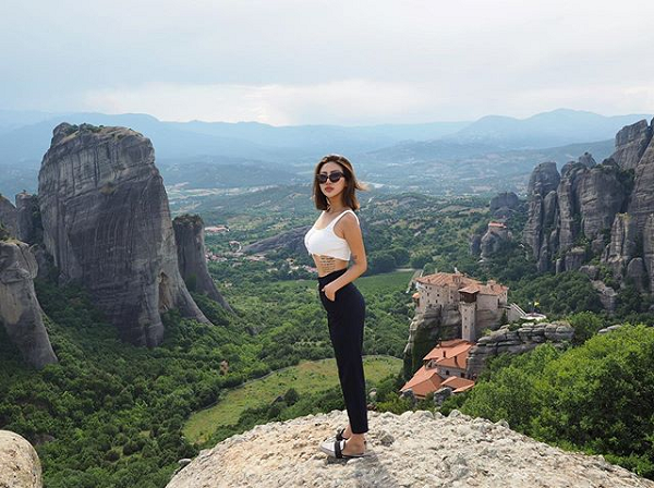 Thời điểm mới nổi tiếng, hình ảnh Carina xuất sắc khiến nhiều người còn nhầm tưởng cô là người mẫu chuyên nghiệp. Khi biết cô làm nghề y tá, không ít người hâm mộ bày tỏ muốn được trở thành bệnh nhân của Carina bởi cô quá xinh đẹp.