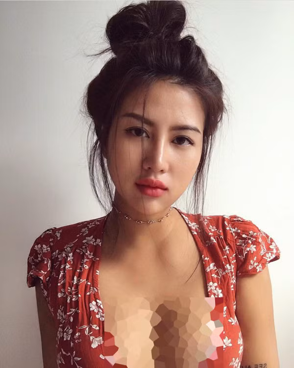 Carina rất biết bắt trend thời trang. Chính điều này khiến những vẻ ngoài của cô không bao giờ nhàm chán, hấp dẫn người hâm mộ.