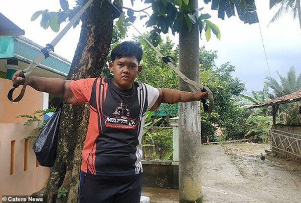 Arya tăng cường tập thể dục như đi bộ 5 km mỗi ngày, bơi lội. Cậu cũng thường chơi bóng với bạn bè vào các buổi chiều.