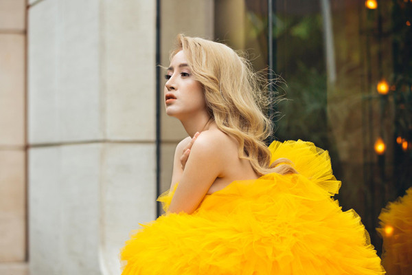 Nhan sắc hotgirl được khen ngày càng có sự thăng hạng, mặn mà, nóng bỏng nhưng không còn phản cảm bởi chiêu trò như trước.