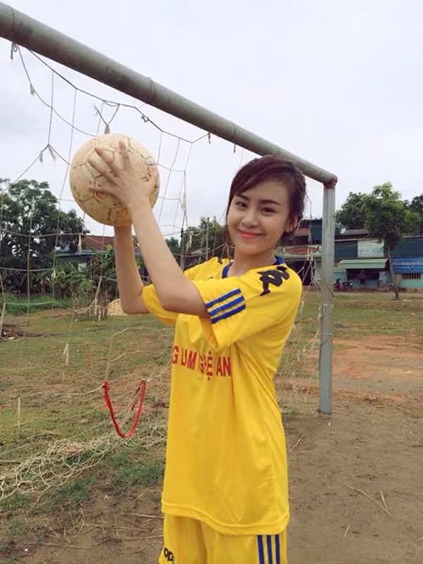 Bản thân Huyền Anh cũng thừa nhận trong quá khứ từng ghi danh vào một phòng tập gym nhưng thường bị soi mói, thậm chí gặp phải một số phiền phức nên bỏ cuộc.