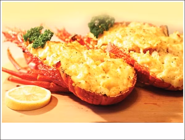 Nắm bắt được điều này, những nhà hàng buffet thường bày trí hải sản nướng phô mai vô cùng bắt mắt, sắp đặt vị trí hải sản dễ thấy để kích thích khách hàng.