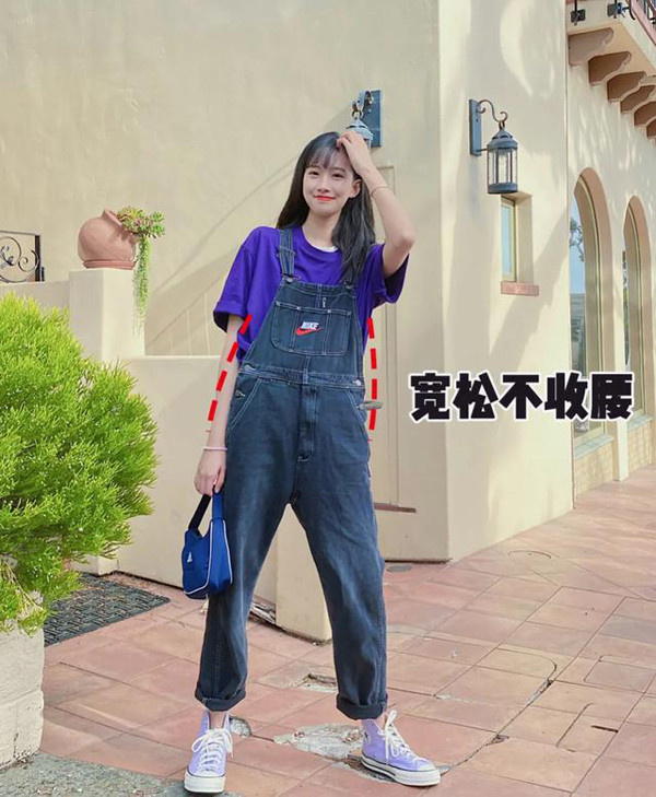 Nếu như thời gian trước, quần yếm chiết eo được ưa chuộng thì xu hướng thời trang hè 2021 lại có chút thay đổi. Bạn nên chọn những chiếc quần yếm không nhấn eo. Thiết kế này cho phép người mặc giấu bụng rất tốt.