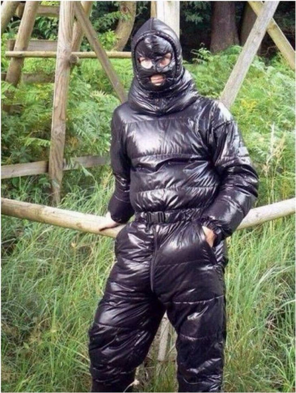 Bộ bodysuit ấm áp, rất thích hợp cho những chuyến đi dài ngày lạnh. Tuy rất hữu ích song nó lại không được đánh giá cao về thẩm mĩ.