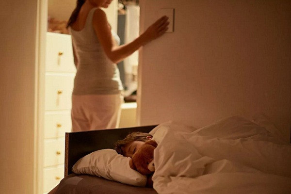 Dung vat quen thuoc, be gai 9 tuoi bat ngo day thi som