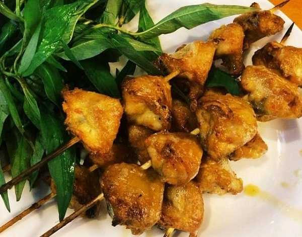 Phao câu cũng là nơi được xem là “ổ” chứa vi khuẩn. Ăn chúng sẽ khiến bạn vô tình nạp lượng lớn mầm bệnh mà không hay biết.