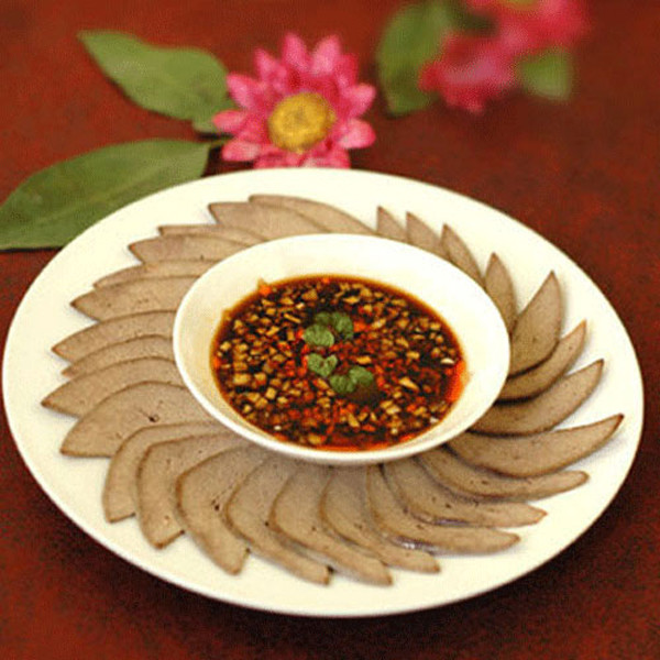 Bộ phận độc hại ở gà – Gan. Gan gà được đánh giá cao về giá trị dinh dưỡng. Nó chứa lượng vitamin A thậm chí vượt xa sữa, trứng, thịt và cá. Tuy nhiên, gan cũng là cơ quan thải độc của cơ thể, dễ chứa chất độc chưa phân hủy.