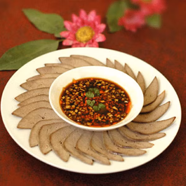 Bộ phận độc hại ở gà – Gan. Gan gà được đánh giá cao về giá trị dinh dưỡng. Nó chứa lượng vitamin A thậm chí vượt xa sữa, trứng, thịt và cá. Tuy nhiên, gan cũng là cơ quan thải độc của cơ thể, dễ chứa chất độc chưa phân hủy.