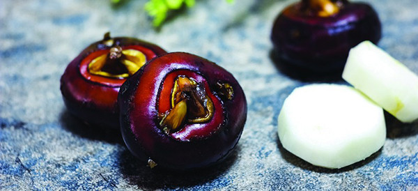 Dẻ nước. Dẻ nước là loại rau củ thủy sinh mọc trong đầm lầy, ao, hồ. Chúng có thịt trắng, giòn có thể ăn sống sống hoặc nấu chín. Đây cũng là một nguyên liệu phổ biến cho các món ăn châu Á như cà ri và salad.